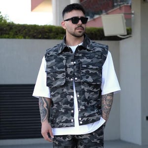 Übergroße Tarnweste: Multi-Pocket Gabardine Streetwear