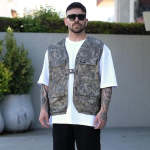 Men’s Vest Oversized Distressed One Button – Vintage Look - Grunge Retro Style - Sleeveless Streetwear Jacket