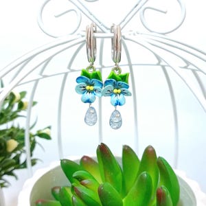 Beautiful earrings, Pansies earrings, Dangle earrings, Flower earrings, Floral jewelry, Wedding jewerly, Blue flowers, Gifts flower, Jewelry