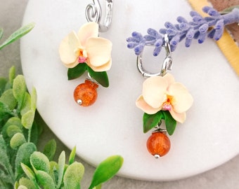 Tropische bloemen, bloemenoorbellen, beige orchidee, mooie bloem, hangoorbellen, huwelijkssieraden, orchideeënbloemen, orchideeënoorbellen