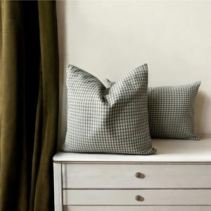 Linen Houndstooth Green & White Pillow Cover, Any Custom Size Linen Lumbar Cushion Cover, Farmhouse Living Room Pillow Case, Hidden Zipper