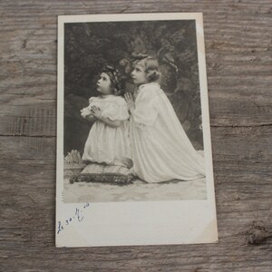 antike Foto Postkarte Schweiz | 2 betende Mädchen | Jugendstil 1904