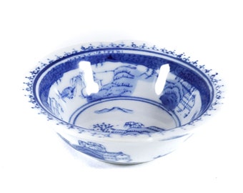 Small vintage Japanese bowl with traditional blue and white ceramic decoration. Perfect as a gift for collectors.