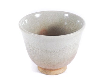 Precious original Japanese hagi yaki ceramic mug for traditional Japanese tea, perfect as a gift for an important event.