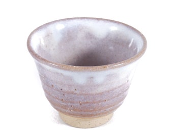 Lilac mug of elegant Japanese ceramic hagi yaki, for traditional Japanese tea, perfect as an original and important gift.
