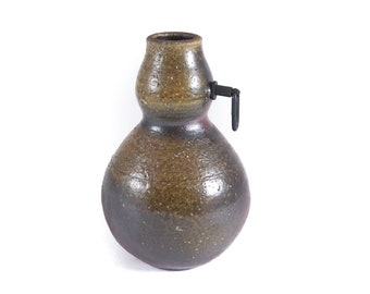 Traditional Japanese bizen vase with hanging hook, handmade vase. Perfect as an important gift for lovers of Japan.