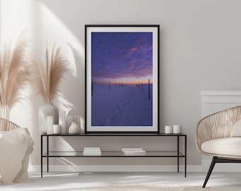 Impresión artística de paisaje nevado costero / Póster de viaje con amanecer invernal, fotografía de playa nevada, obra de arte sin marco