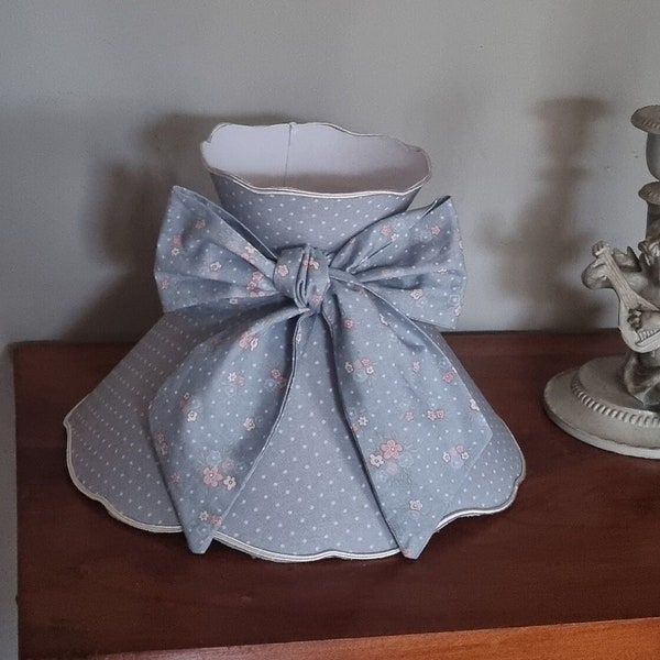 Abat jour shabby modèle Gustavien en coton fleuri