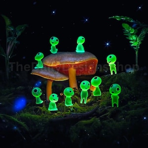 10stk Glow-in-the-Dark Marshian Spirits Miniaturfiguren - Leuchtende Kodama Gartendekoration, Aquariumzubehör, kleine Blumentopfverzierungen