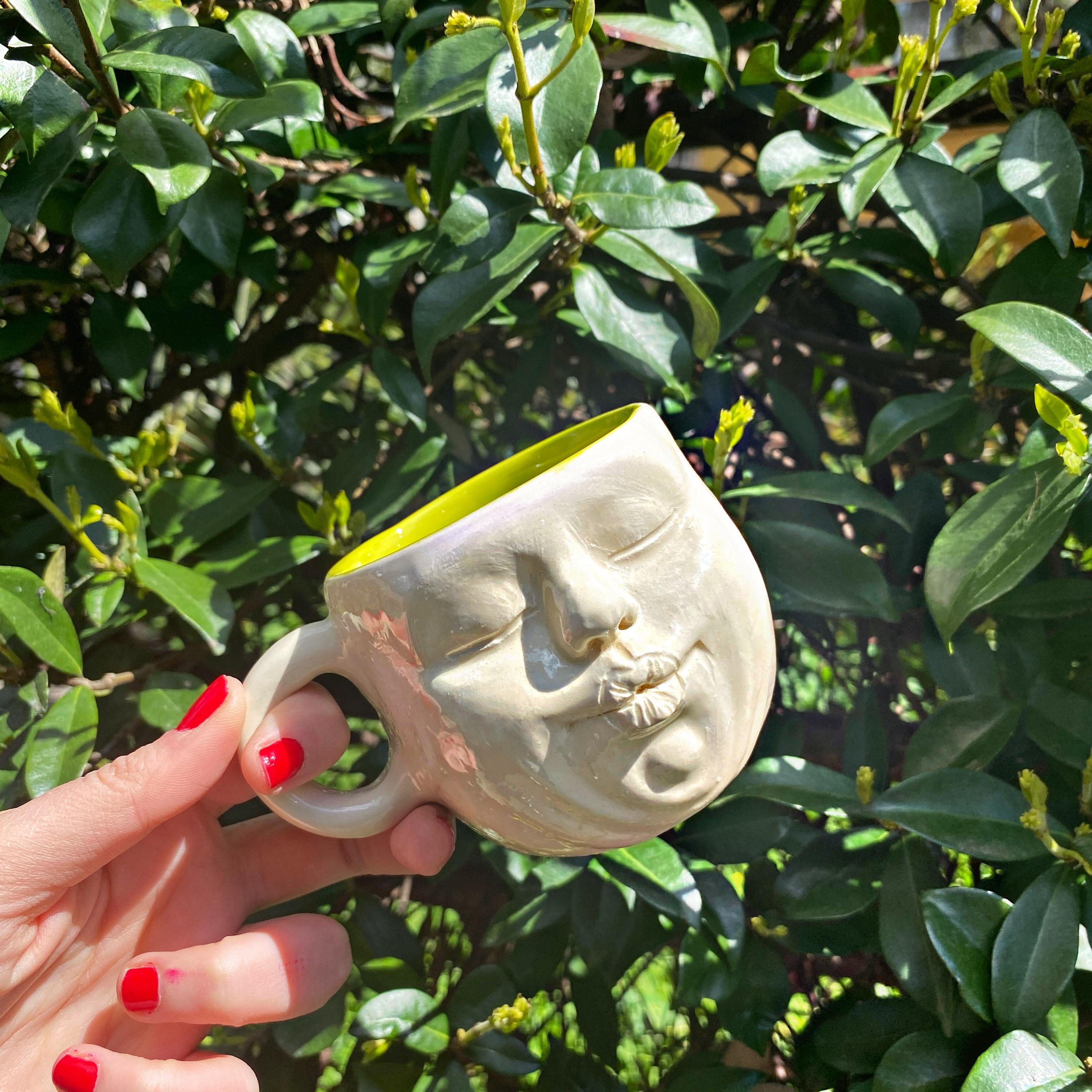 手作りのキス顔セラミックマグ：面白い陶器コーヒーカップ、300mlの