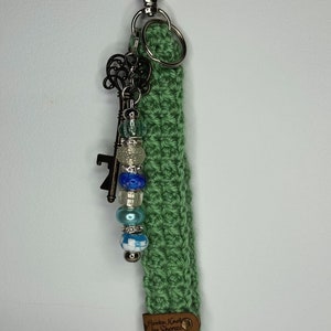 Wristlet keychain