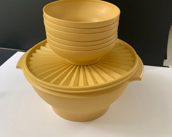 Tupperware salad bowl with 6 bowls