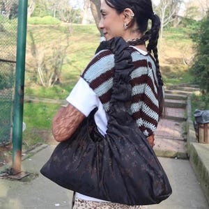 Earthbound – Ruched Jacquard Shoulder Bag in Dark Brown Floral