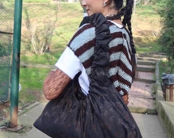 Earthbound - Geraffte Umhängetasche aus Jacquard in Dunkelbraun mit Blumenmuster