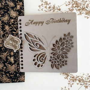 Carte de joyeux anniversaire en bois découpée au laser, motifs papillons et floraux, carte de voeux gravée, cadeau d'anniversaire en bois, carte d'anniversaire en bois gravée au laser