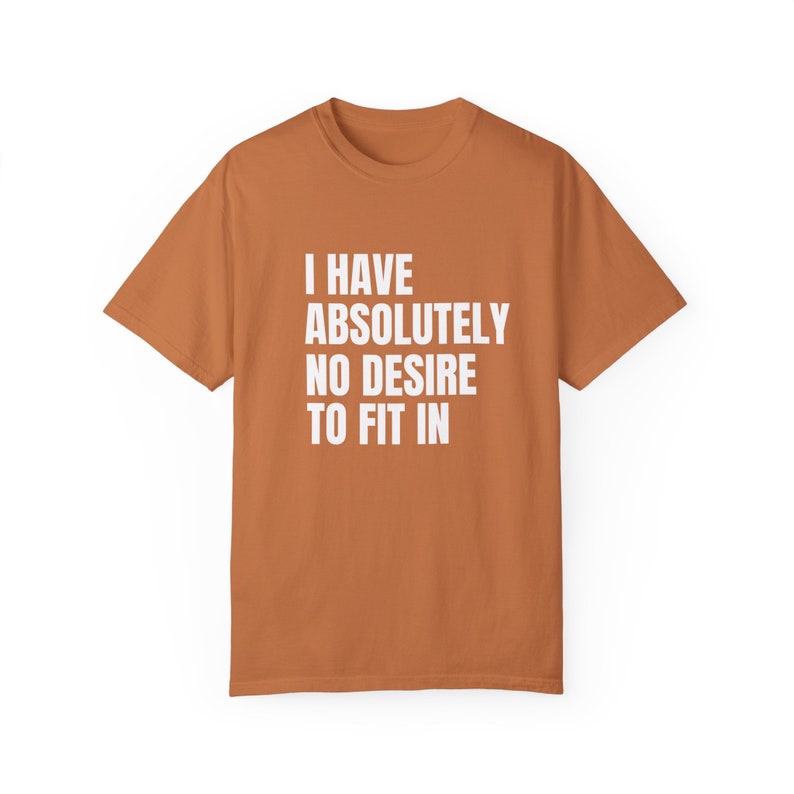 No tengo absolutamente ningún deseo de caber en camisa, camisa divertida, camisa introvertida, camisa inconformista, regalo para amigo, imagen 6