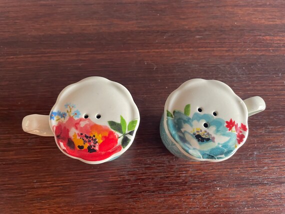 Floral Salt and Pepper Shakers - image 3