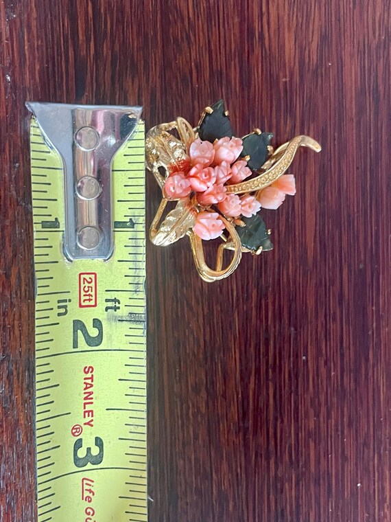 Broche Ancienne En Jade Et Corail - Monture Dorée, Occasion - Bijou Vintage Et élégant