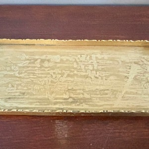 Vintage geätztes asiatisches Messing-Motiv mit Fuß Tablett Wohnkultur markiert China-Garten Vintage geätztes Messingtablett