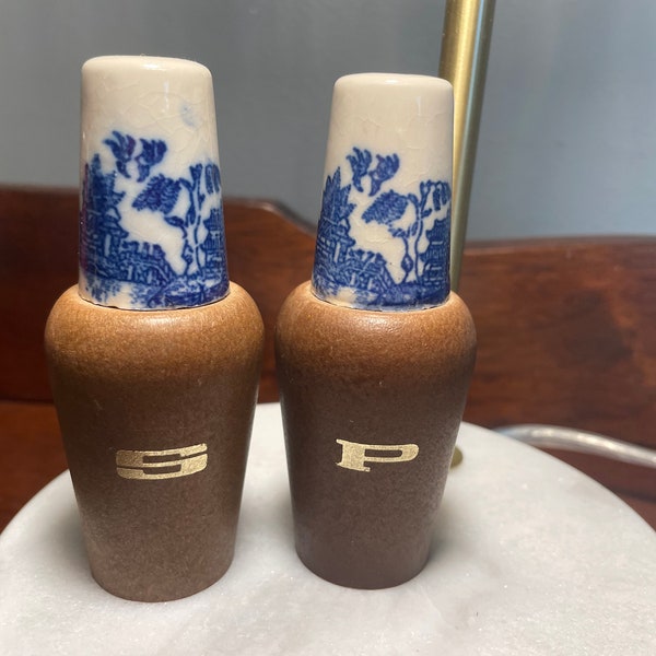 Vintage Blue Willow Salt & Pepper Shakers Ceramic Faux Wood Japan Gold Lettering