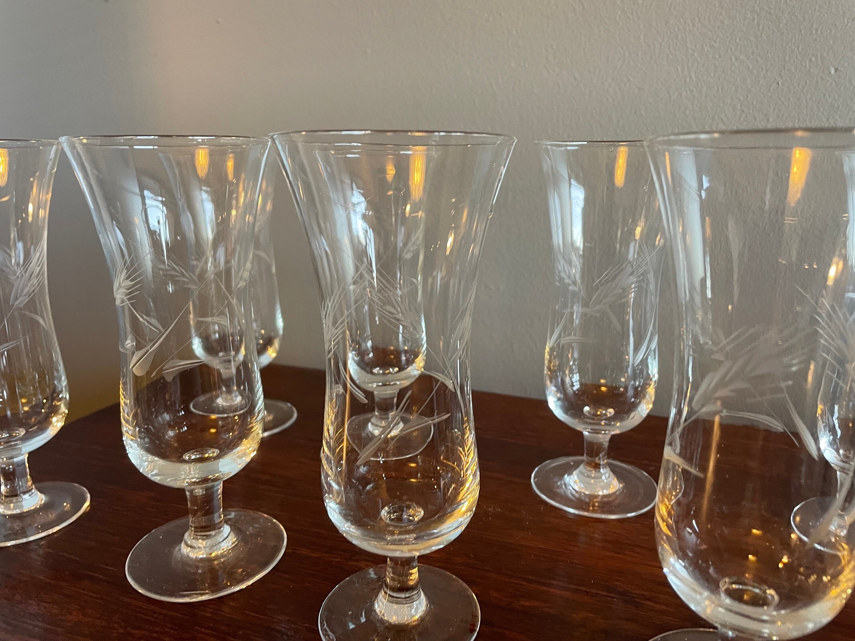 A beautiful set of 8 French etched champagne and wine glasses – Streett  Marburg