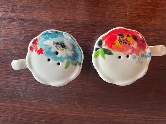 Floral Salt and Pepper Shakers - image 4