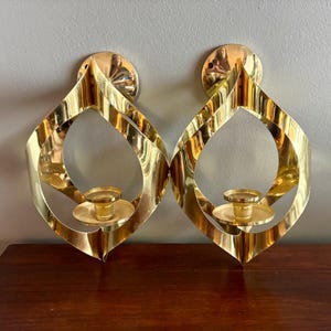 Precioso par de apliques de pared de latón MCM de estilo retro