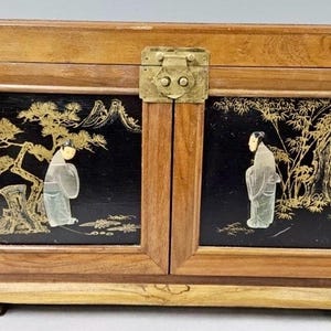 Charming Vintage Asian Jewelry Box
