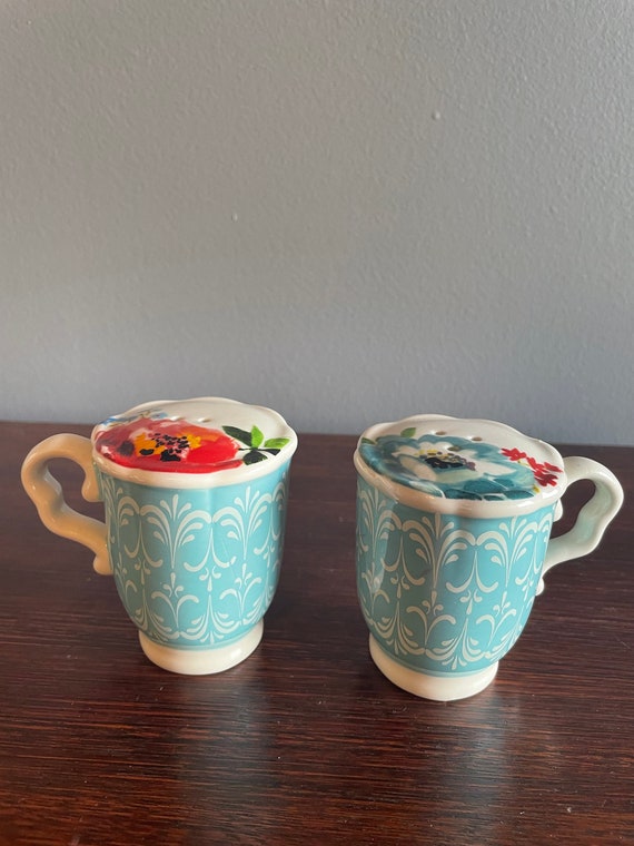 Floral Salt and Pepper Shakers - image 2