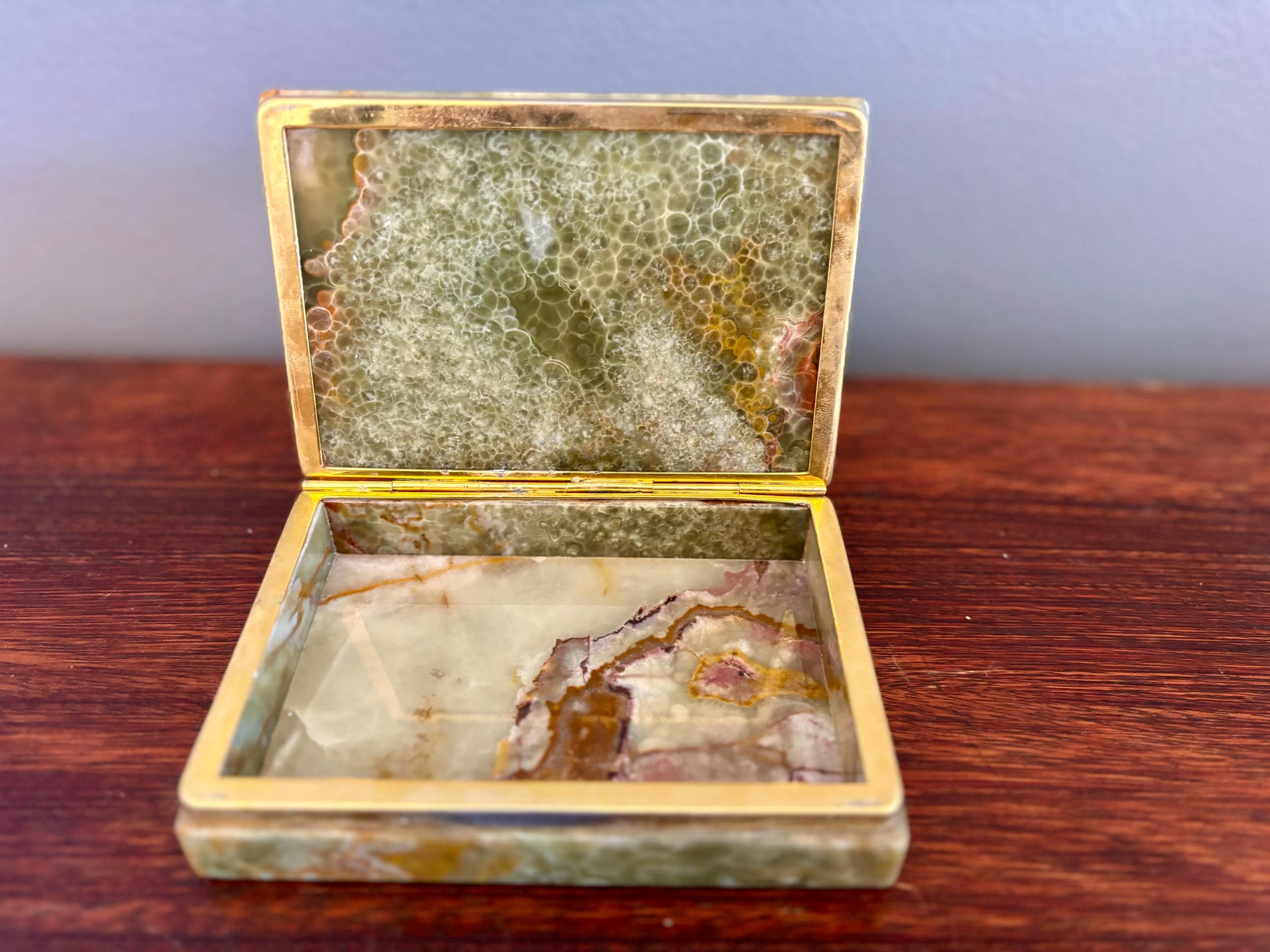 Onyx Cigarette Box