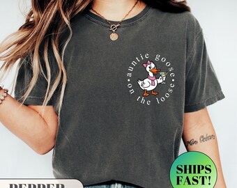 Auntie Goose On The Loose Shirt, Funny Aunt Gift, Comfort Colors Tee, Cool Auntie, New Aunt Gift, Sister Pregnancy Reveal, Retro Goose