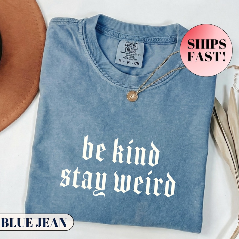 Sei freundlich Shirt, Gothic Schrift T-Shirt, Alt Ästhetisches Top, Edgy Kleidung, Weirdcore Grafik T-Shirt, Mentale Gesundheit Shirt, Introvertiertes Geschenk Bild 4