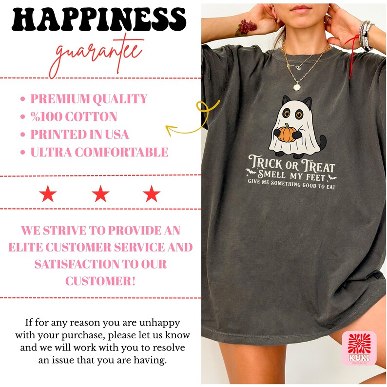 Pu&ograve; includere: Una t-shirt grigio antracite con la grafica di un gatto nero che indossa un lenzuolo da fantasma bianco e tiene in mano una zucca arancione. Il testo recita Trick or Treat Smell My Feet Give Me Something Good To Eat. La maglia ha un girocollo.