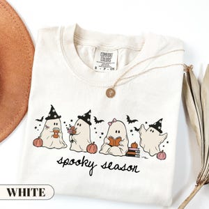 Söt spöktröja, läskig säsongströja, retro Halloweentröja, höstläsningskläder, present till kaffeälskare, kawaii boklig t-shirt bild 7