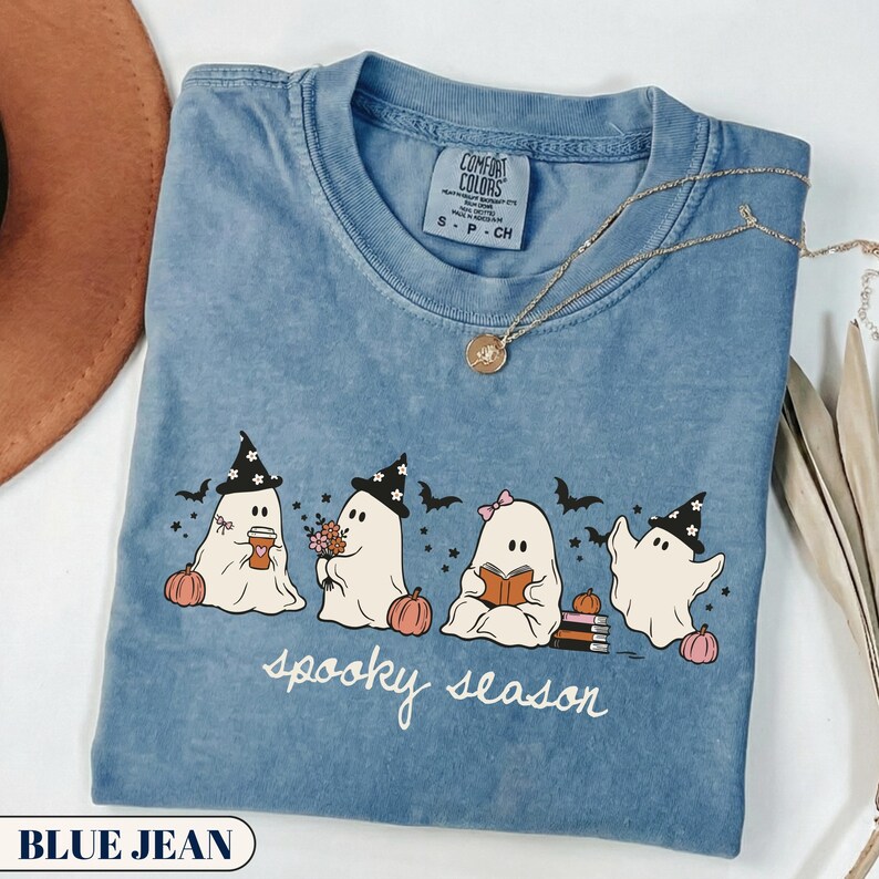 Söt spöktröja, läskig säsongströja, retro Halloweentröja, höstläsningskläder, present till kaffeälskare, kawaii boklig t-shirt bild 4