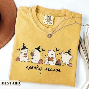 Söt spöktröja, läskig säsongströja, retro Halloweentröja, höstläsningskläder, present till kaffeälskare, kawaii boklig t-shirt bild 9