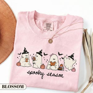Söt spöktröja, läskig säsongströja, retro Halloweentröja, höstläsningskläder, present till kaffeälskare, kawaii boklig t-shirt bild 8