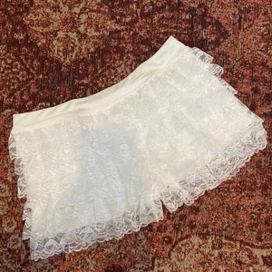 Vintage deadstock white Japanese bloomer lace ruffle rara shorts