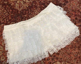 Vintage dode inventaris witte Japanse bloeier kanten Ruffle Rara shorts