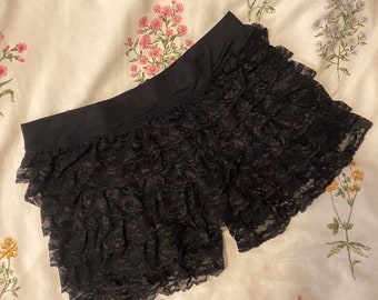 Vintage deadstock Japanese bloomer lace ruffle rara shorts