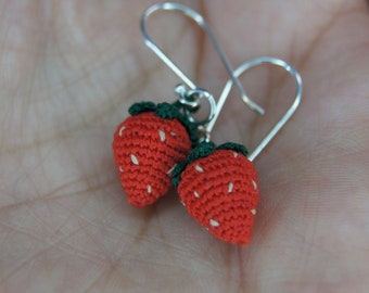 Boucles d’oreilles fraise au crochet