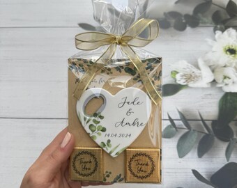 Abridor de botellas de corazón personalizado, recuerdos de boda con chocolates