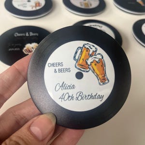 Aimant ouvre-bouteille, thème disque vinyle rétro, cadeaux d&#39;anniversaire personnalisés, cadeau de fête à thème Bières et acclamations,