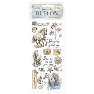Op de afbeelding: Een vel wrijf-transferfolie voor decoratie, met aquarel illustraties van witte paarden, schelpen en botanische elementen. De tekst bevat "Freedom", "Let your spirit fly" en "Let the sea set you free". Het vel meet 10,16 x 21,6 cm.