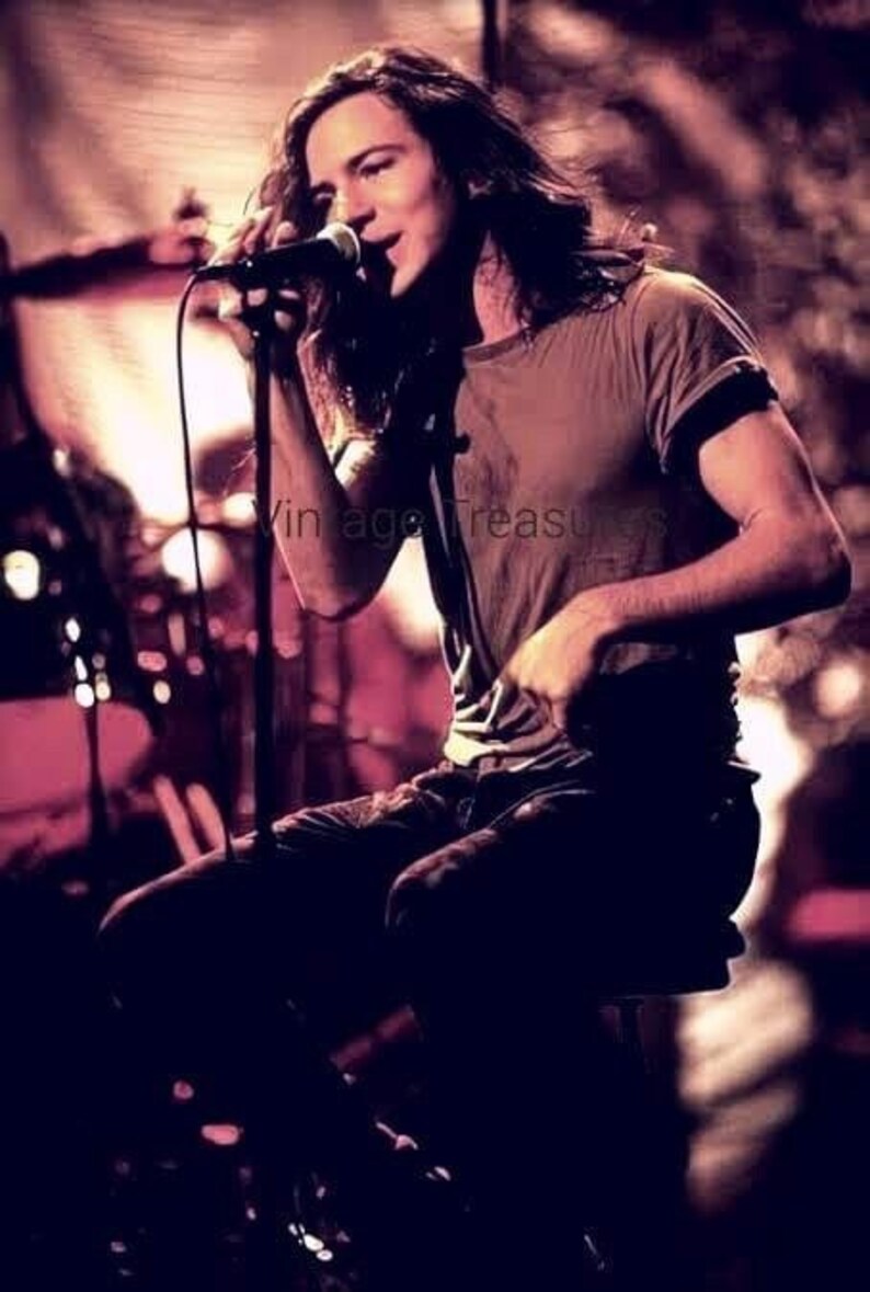 Eddie Vedder MTV Unplugged Special image 1