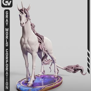 Puede incluir: Una escultura de unicornio blanco con melena y cola fluidas, de pie sobre una base ovalada con temática de galaxia. La escultura tiene un cuerno y está detallada con acentos morados. La base está adornada con oro. El texto "GRAY WORLD CORPORATION" está en el lado izquierdo.
