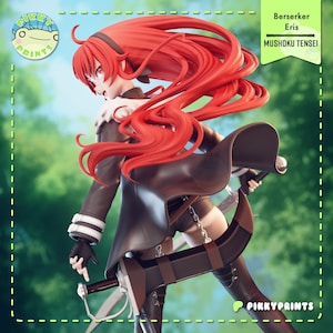 Könnte beinhalten: Detaillierte Figur von Eris aus Mushoku Tensei, mit langen, fließenden roten Haaren und einem entschlossenen Gesichtsausdruck. Sie trägt ein dunkles Outfit mit Umhang und trägt ein großes Schwert. Die Figur steht vor einem verschwommenen grünen Hintergrund.