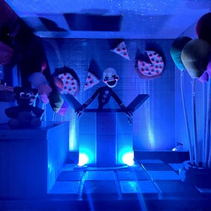 Diorama de caja de música con marioneta LED de Five Nights at Freddy’s 2 imagen 6