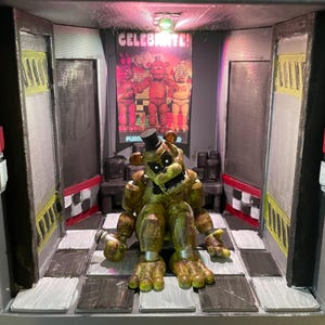 Five Nights at Freddy’s LED Security Room Golden Freddy diorama