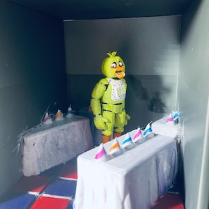 Five Nights at Freddy’s Party room Chica diorama